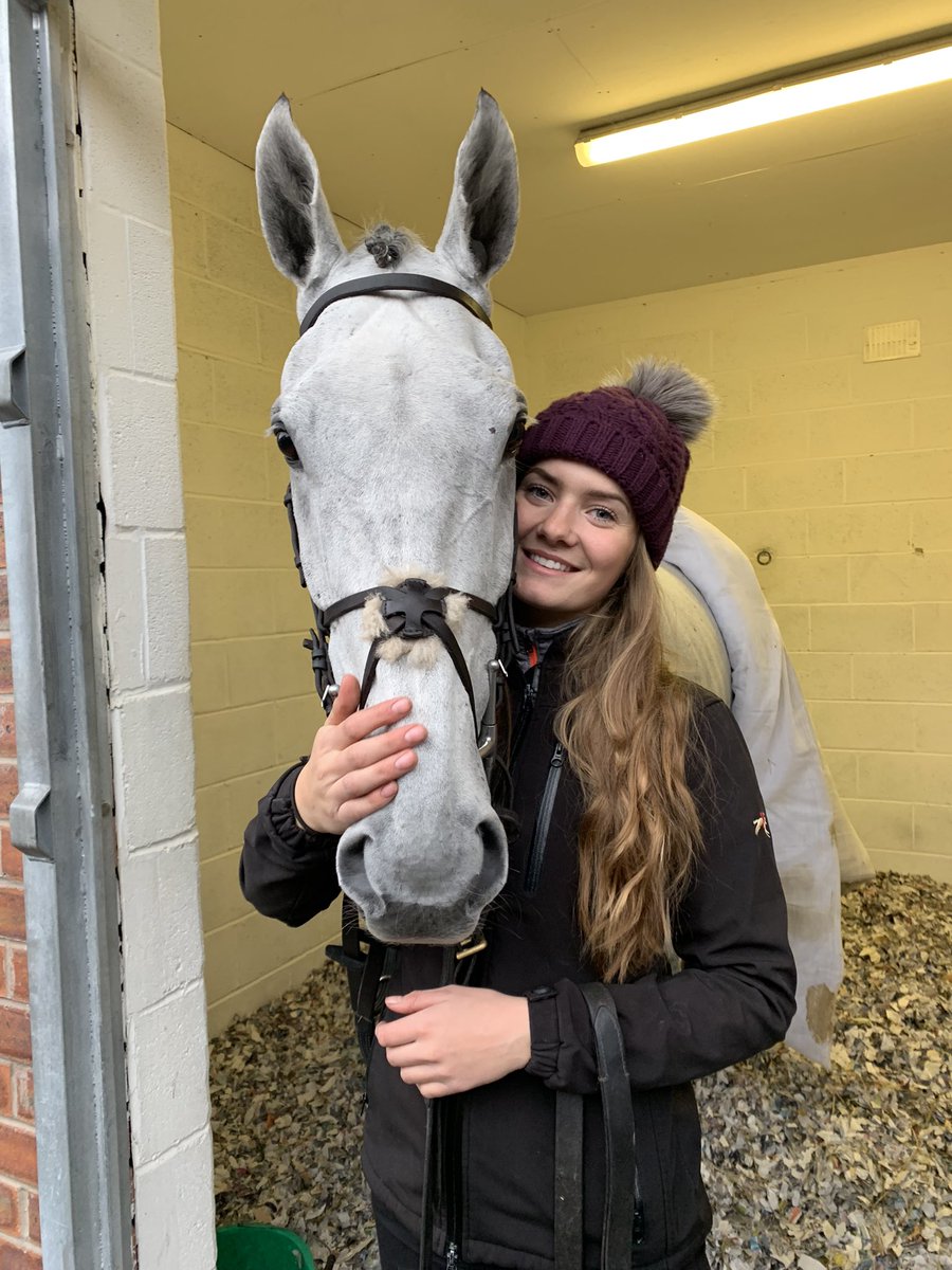 FrankiePullar's tweet photo. Happy retirement bud… you can have that cider now!! One horse that made so many people happy. #goodboy #bristoldemai https://t.co/1MhMmnsa6X