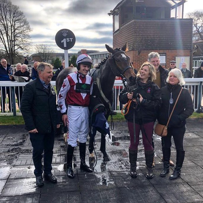 Winner <a href="/LingfieldPark/">Lingfield Park</a>! San Pedro romps home under <a href="/NickScholfield1/">Nick Scholfield</a>.
Congratulations to all connections 🥳 #racing #winner