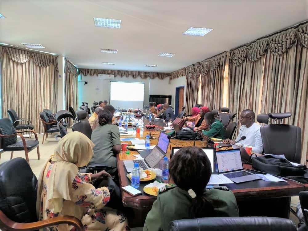 rampao_network's tweet photo. Atelier de réflexion sur la mise en place de solutions nationales et durables complémentaires, à travers des taxes vertes en collaboration avec la DAMCP et l’appui de la Fondation MAVA et du FFEM.
#MAVA #PRCM #RAMPAO #DAMCP #FFEM #UICN #birdlife #DAMCP #DPN #PNBA #PND #DPWM #DNA https://t.co/bSHJkYLsow