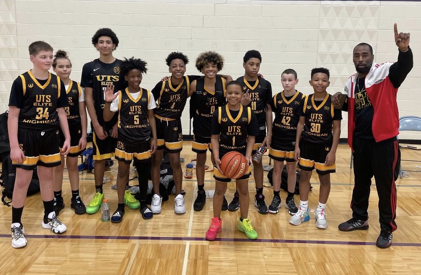 TheCEO_UTS's tweet image. @UTSEliteSports (Recap) 📸

•UTS 6th Grade (Girls) Undefeated in their one day Tournament 🏆

•UTS 6th Grade (Boys) Won the Silver Championship 🏆

•UTS 8th Grade (Girls) lost in the Silver Championship !

•UTS (Boys) Won the Gold Championship 🏆

#TheUTSway💛🖤 #ChampTalk🏆