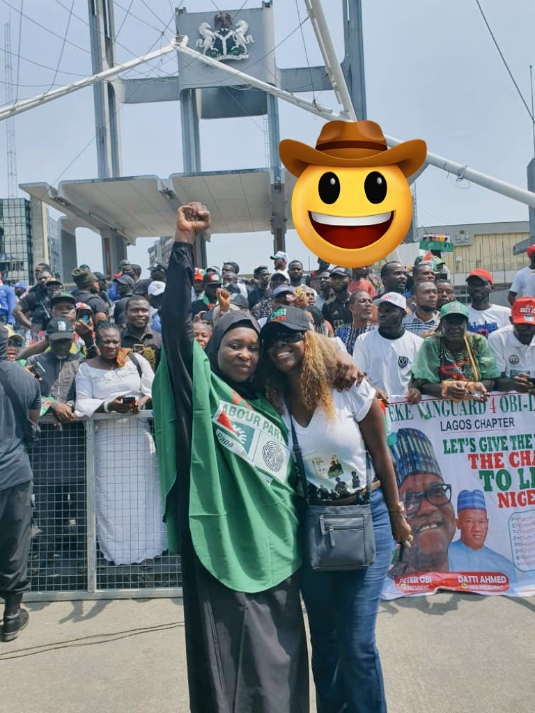 supa6ix's tweet photo. @MKabrik @AishaYesufu This is Lagos 💪
My face show for background 🥰
#ObiDattiinlagos https://t.co/9tlXRo3KSO