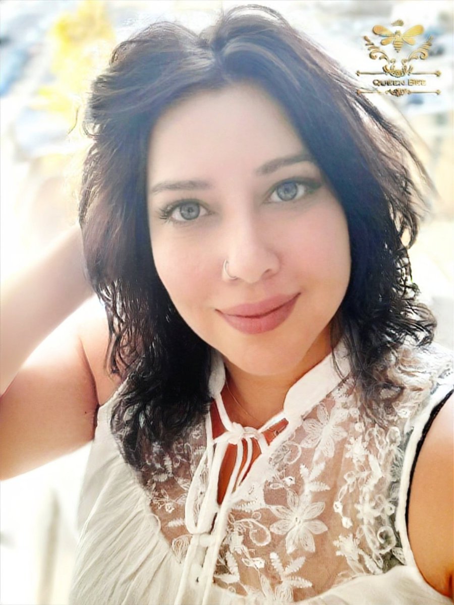 Queendom_Bee's tweet photo. Ob dein Geld leicht oder schwer verdient ist, ist mir relativ egal! Fakt ist, dass es früher oder später bei mir landet...wehren völlig unnötig😈 #justbee #justme #loveitorleaveit #dom #Queen @Brun0Parent @dev_oted @Giovann64108095 @ScsBoi4fun @FaDo_FinSupport @Scarlett_mudpup https://t.co/nB6pp7XStb