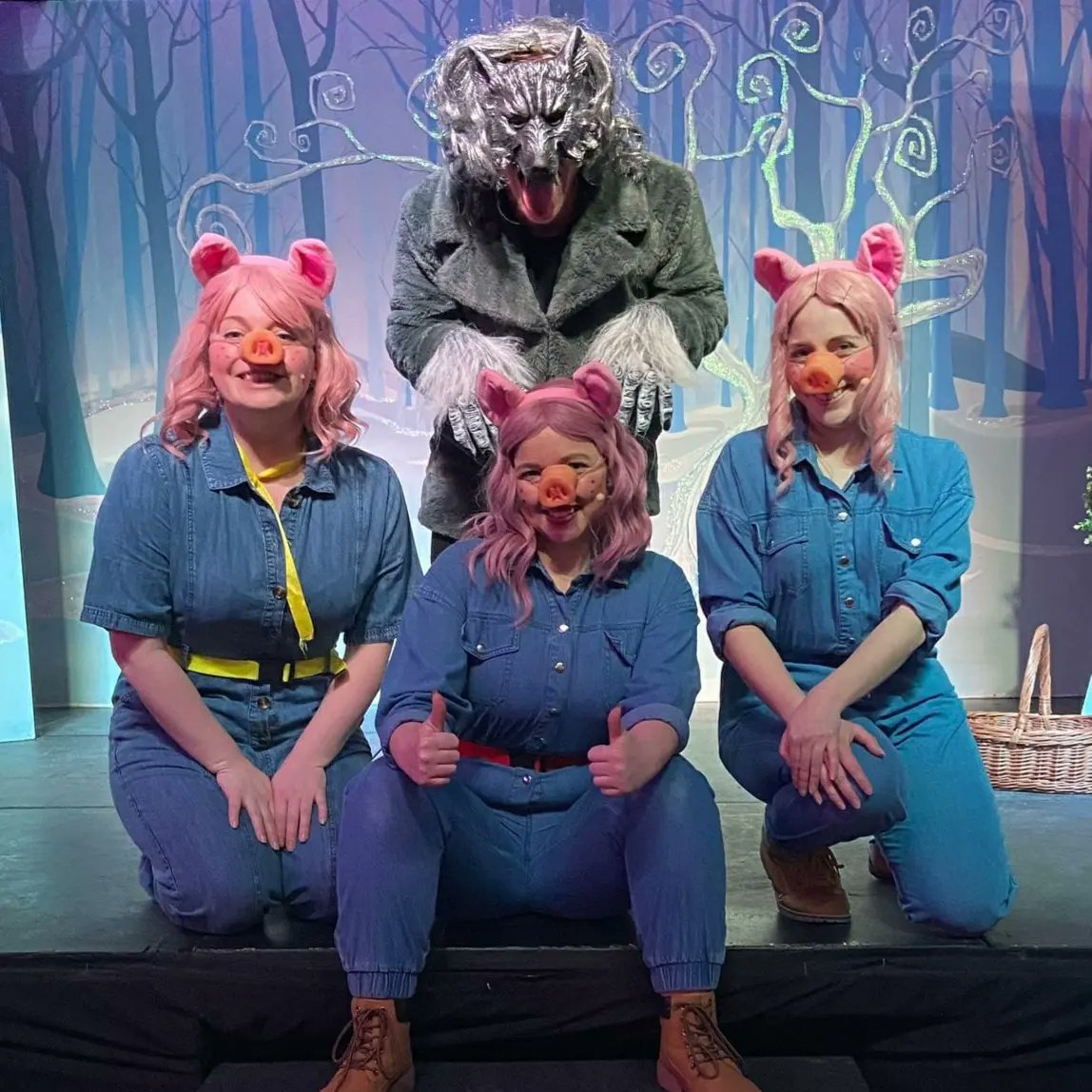 VickiGlover26's tweet photo. It's the end of a wonderful half term @stockeldpark and the performances of THREE LITTLE PIGS! Received some wonderful audience reviews, and loved working with #karamottram @ellencarnazza and #markatkinson 😁 can't wait to go back again soon! #stockeldpark #panto #actorslife https://t.co/U4TSElPoNp