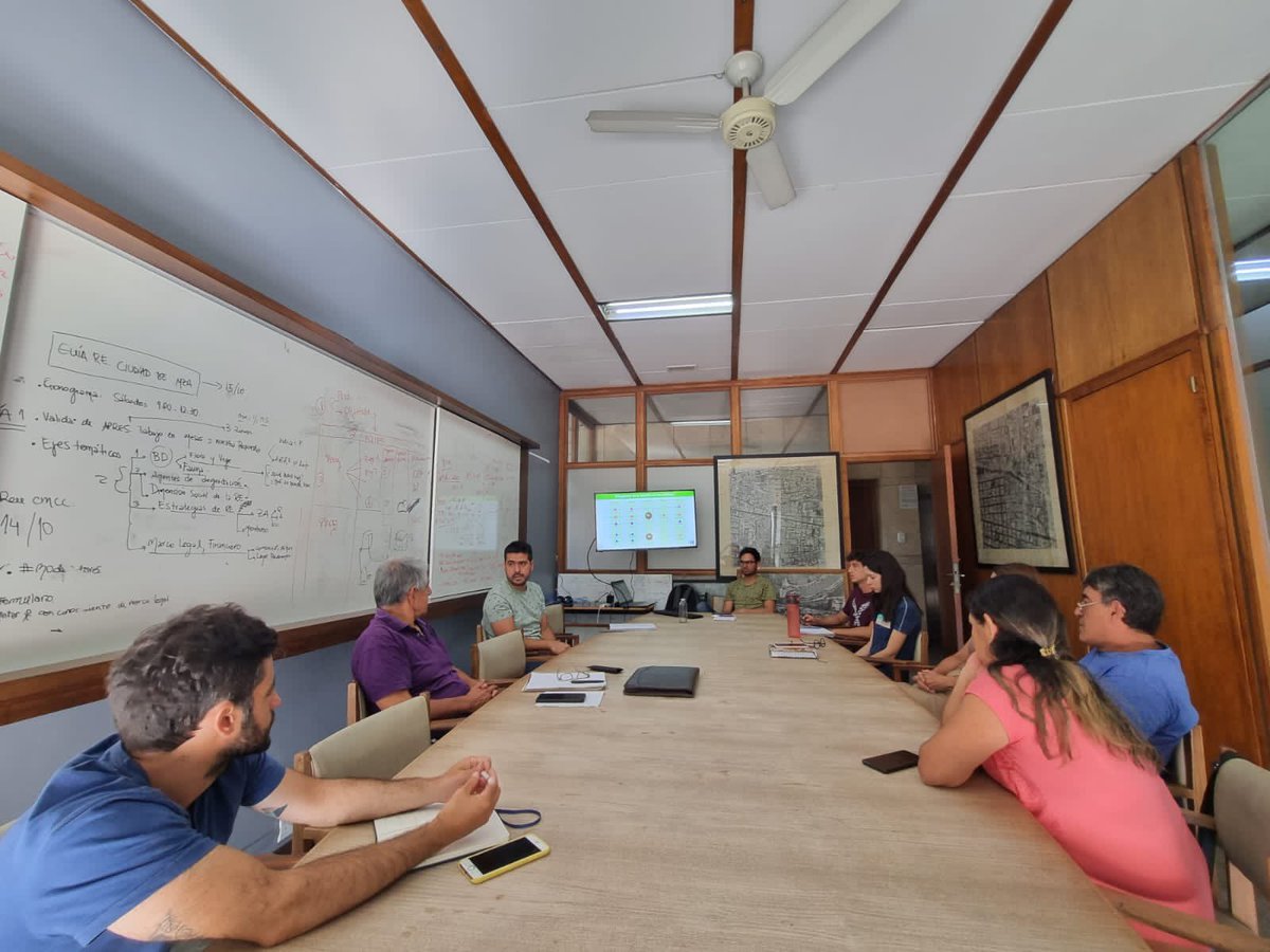 sebafermani's tweet photo. Desde la @ciudaddemendoza mantuvimos una excelente reunión de trabajo con la cooperativa de recuperadores #COREME. Evaluamos resultados obtenidos al día de la fecha y acordamos estrategias para mejorar acciones de reciclaje en nuestra ciudad. https://t.co/wos4t2l5E8