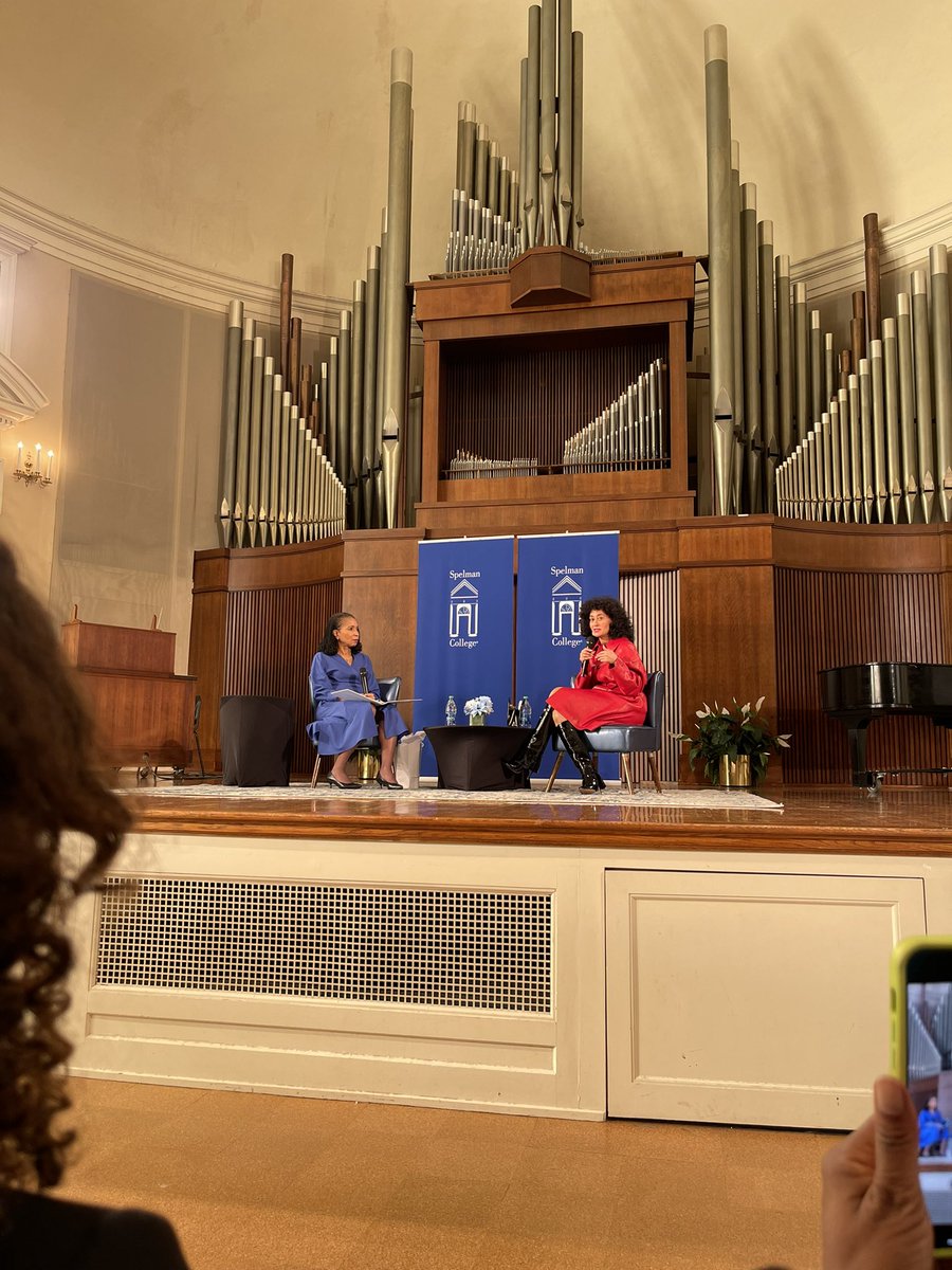 SpelmanCollege's tweet photo. “Most of us who wear our hair natural have become our own experts.” -@TraceeEllisRoss #SpelmanCC https://t.co/RR2X9eMaSt