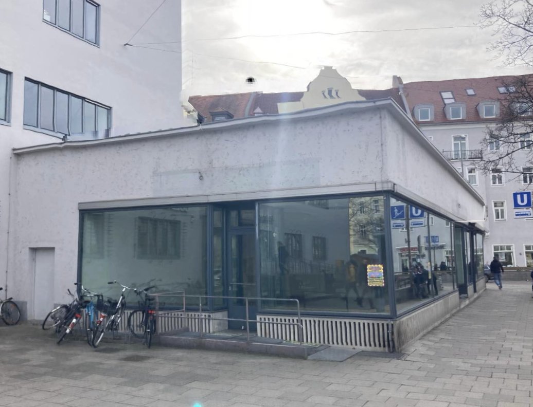 Nebenan am Tegernseer Platz gibt es eine neue Chance, einen neuen Laden einzurichten, der die Lebensqualität von Giesing erhöht. Oder wird hier wieder nur ein Frisör oder eine Apotheke einziehen?