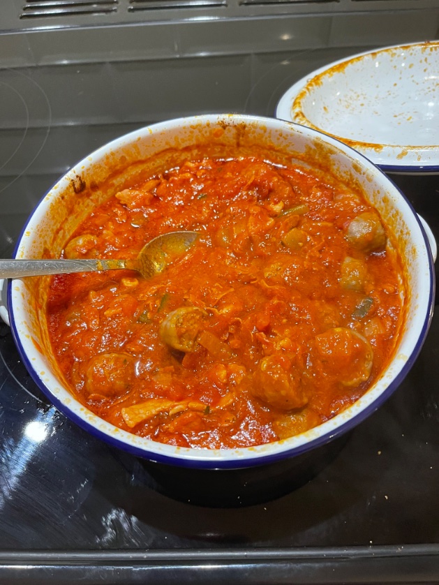 Bettyvstuff's tweet photo. Mr B is a meat eater married to a veggie. We have meaty Mondays & he pretty much eats veggie the rest of the week. Sausage & chorizo casserole for him tonight #cooksoftwitter https://t.co/MxeGybnntp