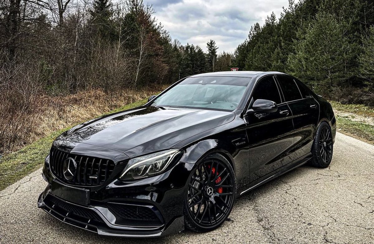 carpxrnpicx's tweet photo. C63s AMG https://t.co/xhkAXbvTWq
