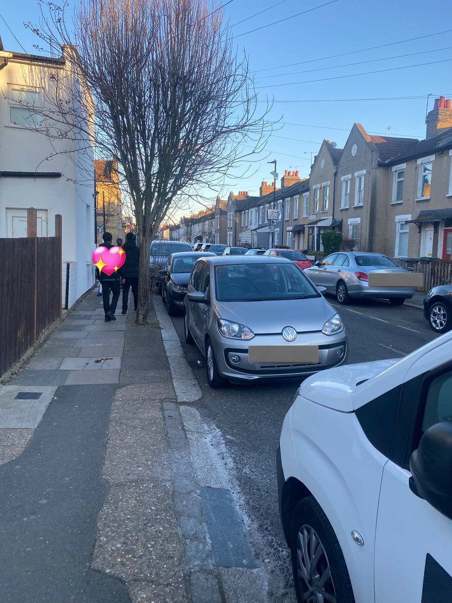 I love that #Haringey has #SchoolStreets. 

However, pavements &amp; roads on the surrounding streets are rammed with cars. Cars are regularly parked on pavements &amp; over junctions. 
It would be great if more ppl could to get to school on🚶‍♀️🚲🛴. This would make the #SchoolRun safer.