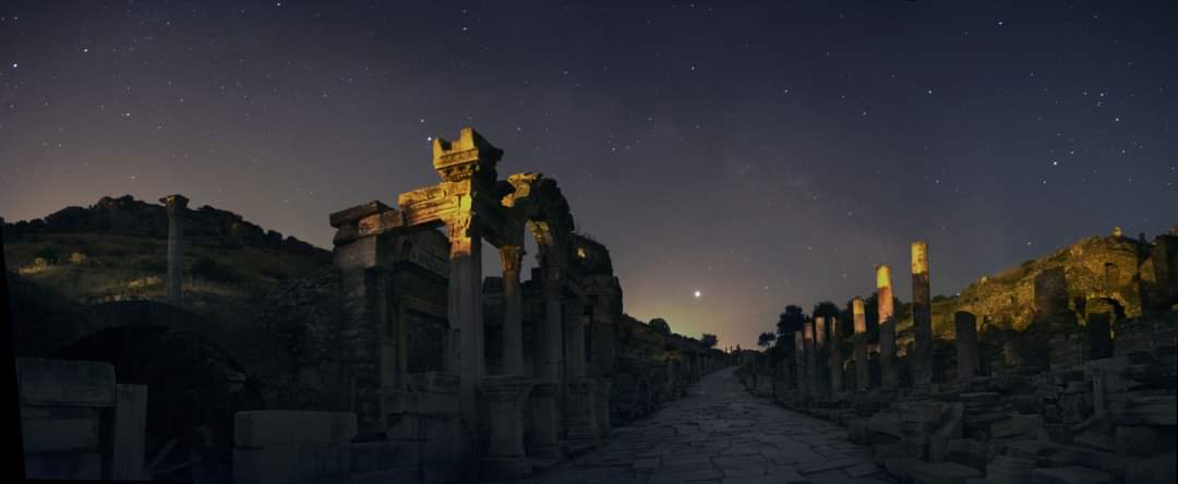 What do you think of this astounding view of the ruins of Ephesus at night? #romanruins #ancientrome