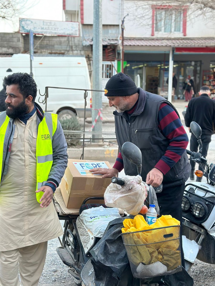 FGRForg's tweet photo. Distribution started in Ghazi Anteb, Türkiye 🇹🇷 #turkiyeearthquake #HelpwithFGRF #TurkiyeRelief https://t.co/ivJ2nc216Q