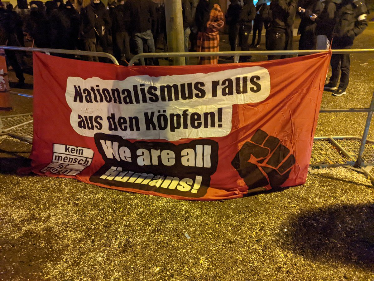 luna_le's tweet photo. Heute: Antifaschistischer Protest gegen Rassistenaufmarsch in #Eilenburg ##eil2002 https://t.co/aKnIk4BE3T