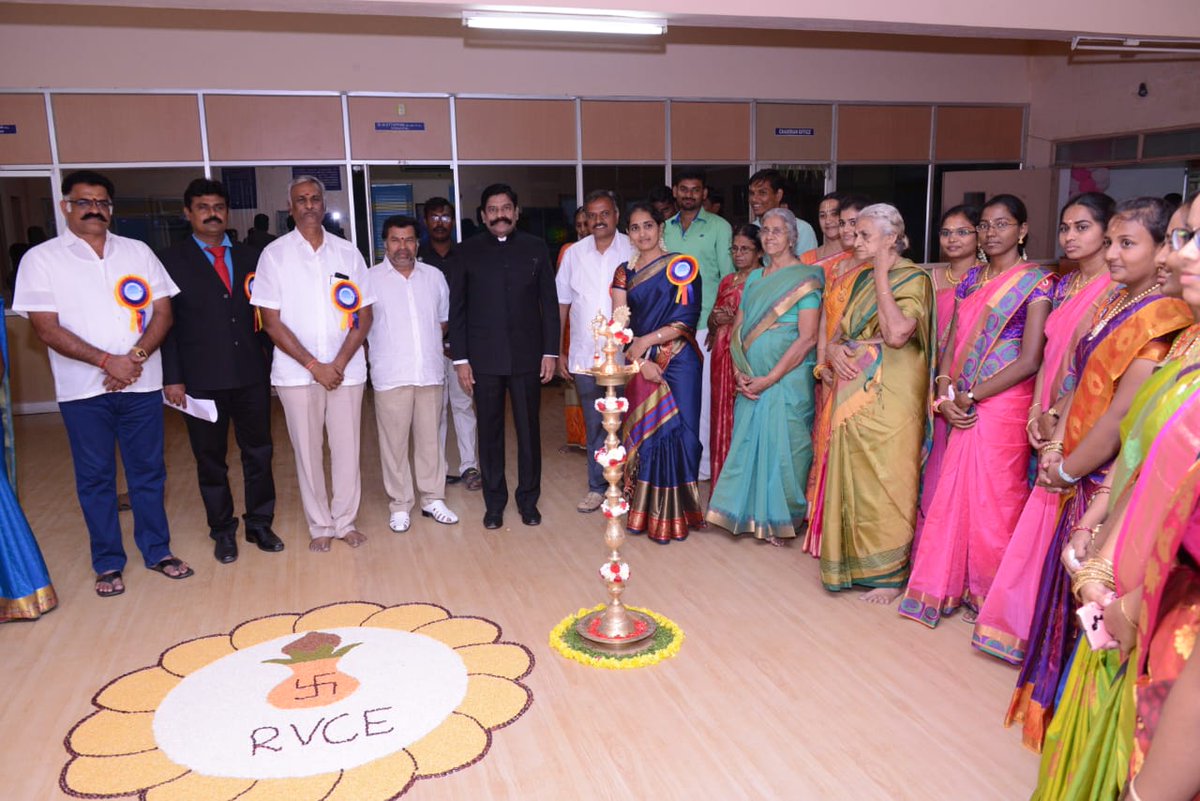 KaliyamurthySp's tweet photo. சமீபத்தில் மறைந்த நடிகர் திரு. மயில்சாமி அவர்கள், நான் அதிகம் படிக்கவில்லை என்று சொல்லிக் கொண்டே, படித்தவர்களை விட அற்புதமான கருத்துக்களை மேடையில் அள்ளித் தெளிக்க கூடிய பிறருக்கு உதவுவதை வாழ்க்கையின் குறிக்கோளாகக் கொண்டு வாழ்ந்த மனிதநேயம் உள்ள ஒரு மாபெரும் மனிதர். https://t.co/WEk1l8x0PH
