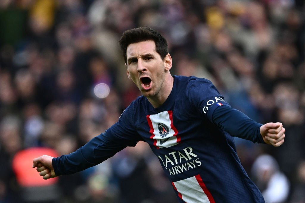 AlbicelesteTalk's tweet photo. Lionel Scaloni: “Messi? With him I have an advantage because I was his teammate and I can say that managing him is wonderful. He’s the best at managing a game, he knows everything. He is a player who’ll remain over time and we hope he’ll continue to play for a long time.” 🗣️🇦🇷 https://t.co/iN7wLUwAv2