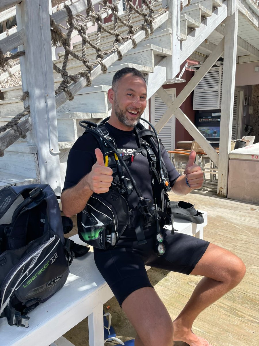 fsuurmond's tweet photo. First dive accomplished! What an amazing experience to see Curacao’s coral Reef! Strange fish and coral! https://t.co/SrLEzhAZTx