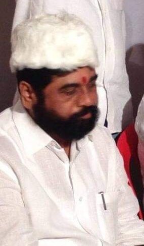 lawanyashil's tweet photo. मांडीला मांडी लावून बसू शकत नव्हता... पण आज तर चक्क बाप म्हणून मांडीवर जाऊन बसला....
@mieknathshinde सत्तेच्या गुंगीत इतकं बेधुंद व्हावं की जन्मदाता आणि कर्��दात्याला विसरून भलत्यालाच #अब्बाजान म्हणावं 🤦🤔🤔

@AUThackeray @rautsanjay61 @AGSawant @ShivSenaUBT_ @rajanvichare https://t.co/pf7v7CLlOc