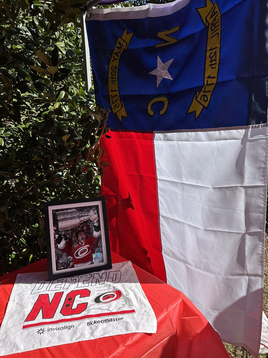 jkidd1027's tweet photo. @Canes Tailgating, but specifically, our shrine to Rod 🙌🏻 https://t.co/eYCuoAtYVR