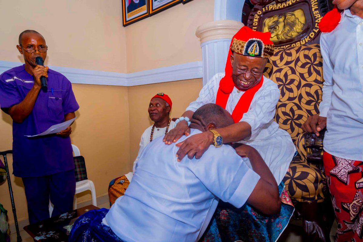 NewsJournal247's tweet photo. Guber 2023: Akan Udofia Consults Urue Offong/Uruko Paramount Ruler.

 ...I'll Improve Infrastructure In Urue Offong/Uruko  - Akan Udofia https://t.co/9CvYGm5uqA