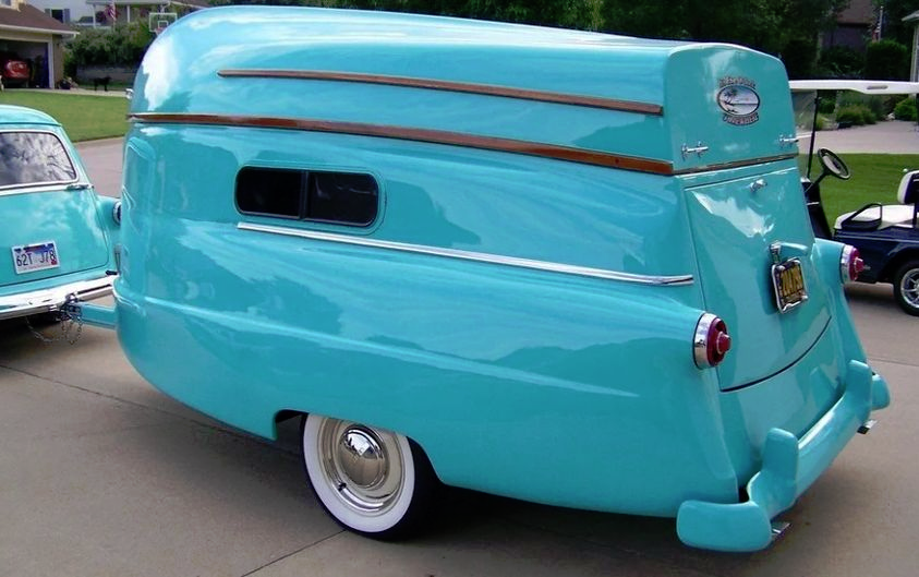 Missy_Potatoes's tweet photo. This 1954 camper has a detachable boat that doubles as the roof. https://t.co/pxWL3sdArc