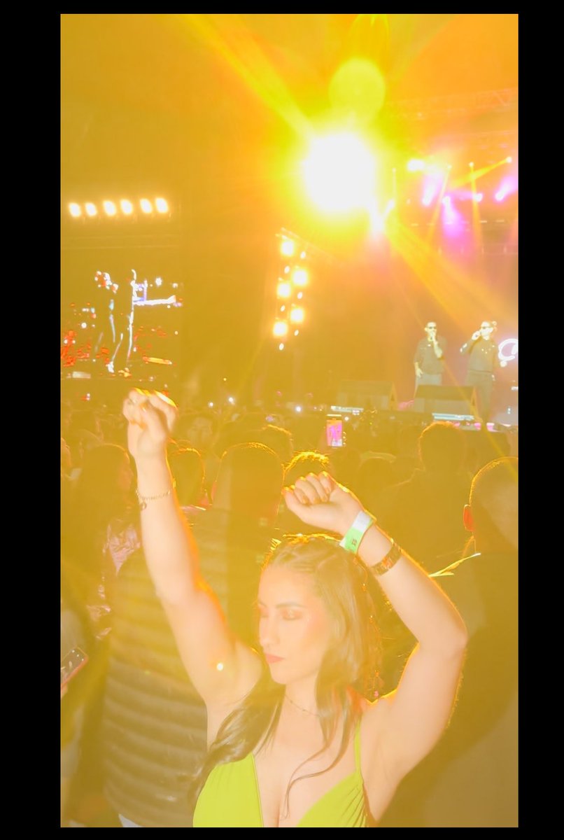 lizescobar23's tweet photo. Acá poniéndole onda a mis quinientos mil #DonOmar #CARNAVALOON #JockeyClubParaguayo https://t.co/3qBn9Izi71