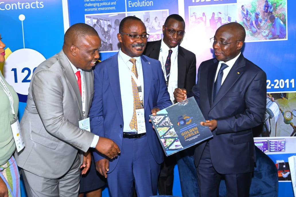 nwscug's tweet photo. The delegation also visited the NWSC stall were water and sanitation acceleration initiatives were discussed. 

PHOTOS: @NWSCMD sharing the #NWSCAt50 story with the Ivorian Minister of Hydraulics, Water and Sanitation, @EriasLukwago_ and the @KCCAUG delegation @KCCAED https://t.co/EH9frw4fkU
