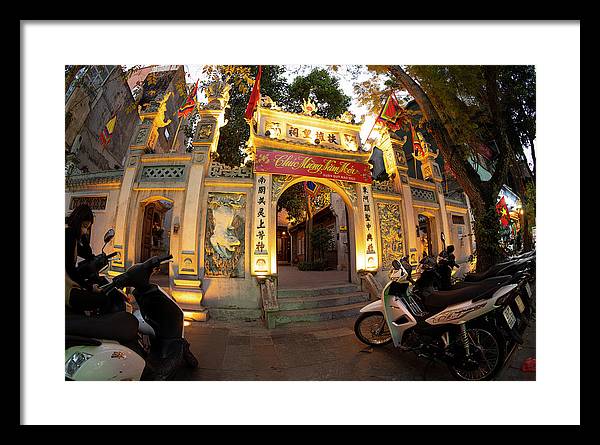 Phu Ung hindu Temple in Hanoi, Vietnam.
******
Get it here! fineartamerica.com/featured/phu-u…
******
#Travelphotography #Vietnam #Hanoi #AYearForArt #BuyIntoArt #FindArtThisSummer #PhDreams #photooftheday #photography #photo #picoftheday #FineArtAmerica