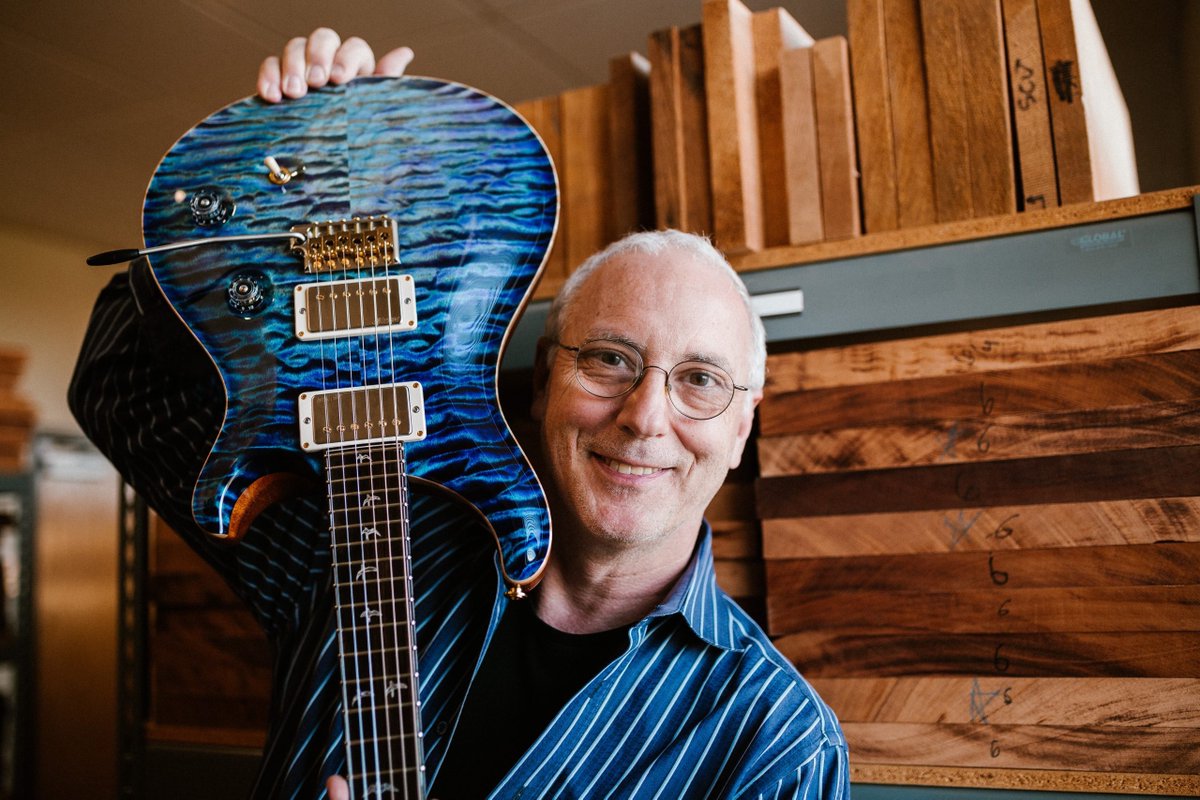 Felicitaciones retrasadas a Paul Reed Smith, creador de <a href="/prsguitars/">PRS Guitars</a>. Feliz cumpleaños leyenda!🎸