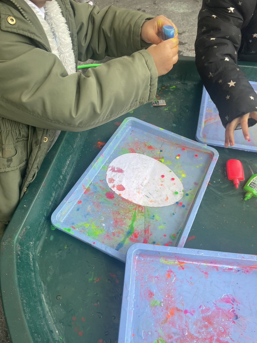 MrsGriffiths7's tweet image. The children had a go at using marbling inks to create their own mysterious egg! 🥚🥚🥚 @StanleyGrovePA #eggs #marbling #expressivearts #eyfs #art #creative