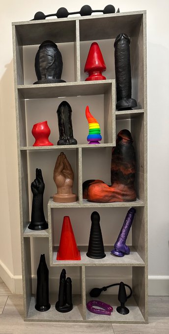 How else do you proudly display the biggest #sextoys in the world!? In your living room of course! Can&rsquo;t<a href="/tag/sextoys"class="tags">#sextoys</a><a href="/tag/ff"class="tags"><span>#ff</span></a><a href="/tag/legendary"class="tags"><span>#legendary</span></a><a href="/tag/gape"class="tags"><span>#gape</span></a><a href="/tag/fisting"class="tags"><span>#fisting</span></a><a href="/tag/sizequeen"class="tags"><span>#sizequeen</span></a><a href="/tag/hug"class="tags"><span>#hug</span></a>