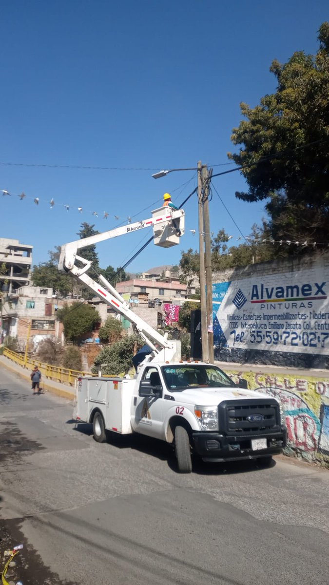 FelipeArvizu_'s tweet photo. Desde muy temprano el equipo de trabajo de #AlumbradoPublico de #Ixtapluca esta en las Col.Chocolines y Col.ValleVerde para sustituir y dar mantenimiento a luminarias en las calles, para así poder vivir con seguridad y tranquilidad.#AccionesFuertes #UnMejorIxtapaluca #FelizLunes https://t.co/JRFBKTGYgd