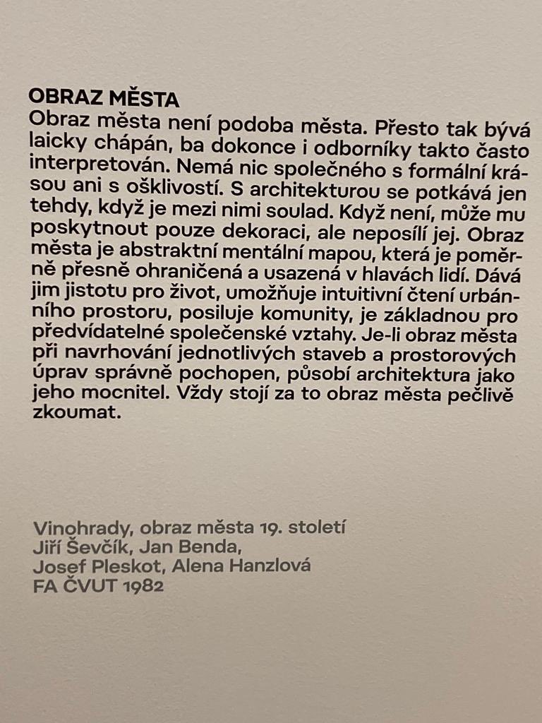 Hlavacek_P's tweet photo. Text Jirky Ševčíka. Připomnělo mi to, jak moc nám v teorii architektury Jiří chybí. A to včera na Kampě na Pepovi Pleskotovi cca 36 minut před ukončením výstavy. Byli jsme tam v tu chvíli snad všichni, my lemplové z komunity, kteří nechávají věci na opravdu poslední chvíli  ;-) https://t.co/oX6dSUF9Kj