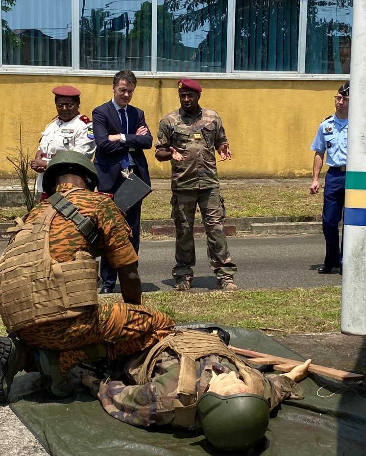 CoopSecuDefense's tweet photo. 🇬🇦#Gabon : les 3 #ENVR de Libreville ont des résultats remarquables !

1⃣Service de Santé Militaire #EASSML
2⃣État-major @EEM_Libreville
3⃣Administration des forces de défense @eafdl2022

Un soutien ré-exprimé lors de la visite de la #DCSD🇫🇷conduite par le dir. adjoint J. Bresson https://t.co/lEftsWixay