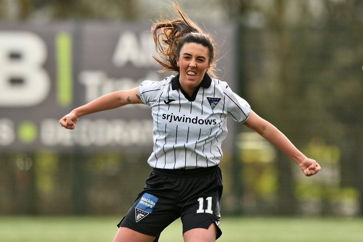 <a href="/IanSneddonFFC/">Ian Sneddon</a> <a href="/CHamiltonscout/">Craig Hamilton</a> <a href="/kirstygilbert1/">Kirsty Gilbert</a> I'll see your single fist pump and raise you a double @dalfc <a href="/alexdavie_x/">Alex Davie</a> Meg Reilly