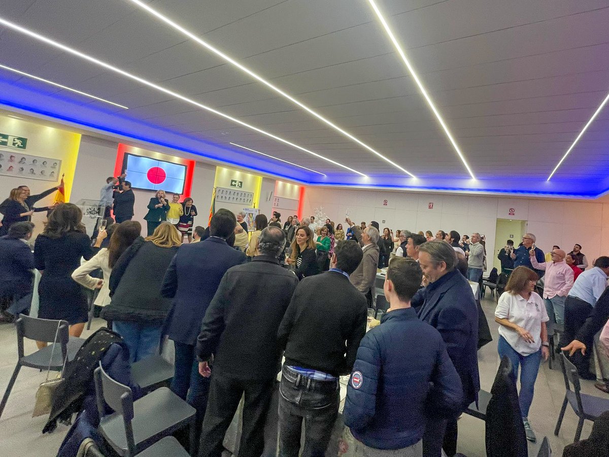 JDicoval's tweet photo. Este finde tuvo lugar en el #Parador de la #FallaConvento Jerusalén la VI Edición de #ConventoGastronómica a cargo del magnífico equipo de #UlisesMenezo que nos deleitó con un menú completísimo. Colaboramos con #Mesta tinto tempranillo y blanco verdejo, así como #Moët &amp; Chandon. https://t.co/DWxtJDj1gt