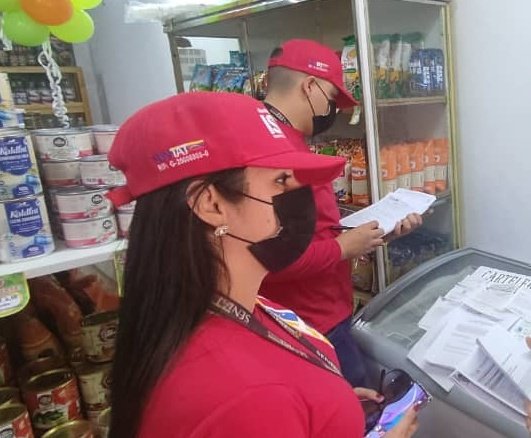SENIAT_Oficial's tweet photo. Desde la #IslaDeCoche, #NuevaEsparta  servidores  del Seniatinsular, @Seniat_Rcapital, @Seniat_Grticerc,  @seniat_Grti, exhortan a los  comercios  al cumplimiento de las providencias 0071, 0141 y 0013, y exhortan a los contribuyentes a declarar y pagar el #ISLR antes del #31Mar. https://t.co/xklNkxQws9