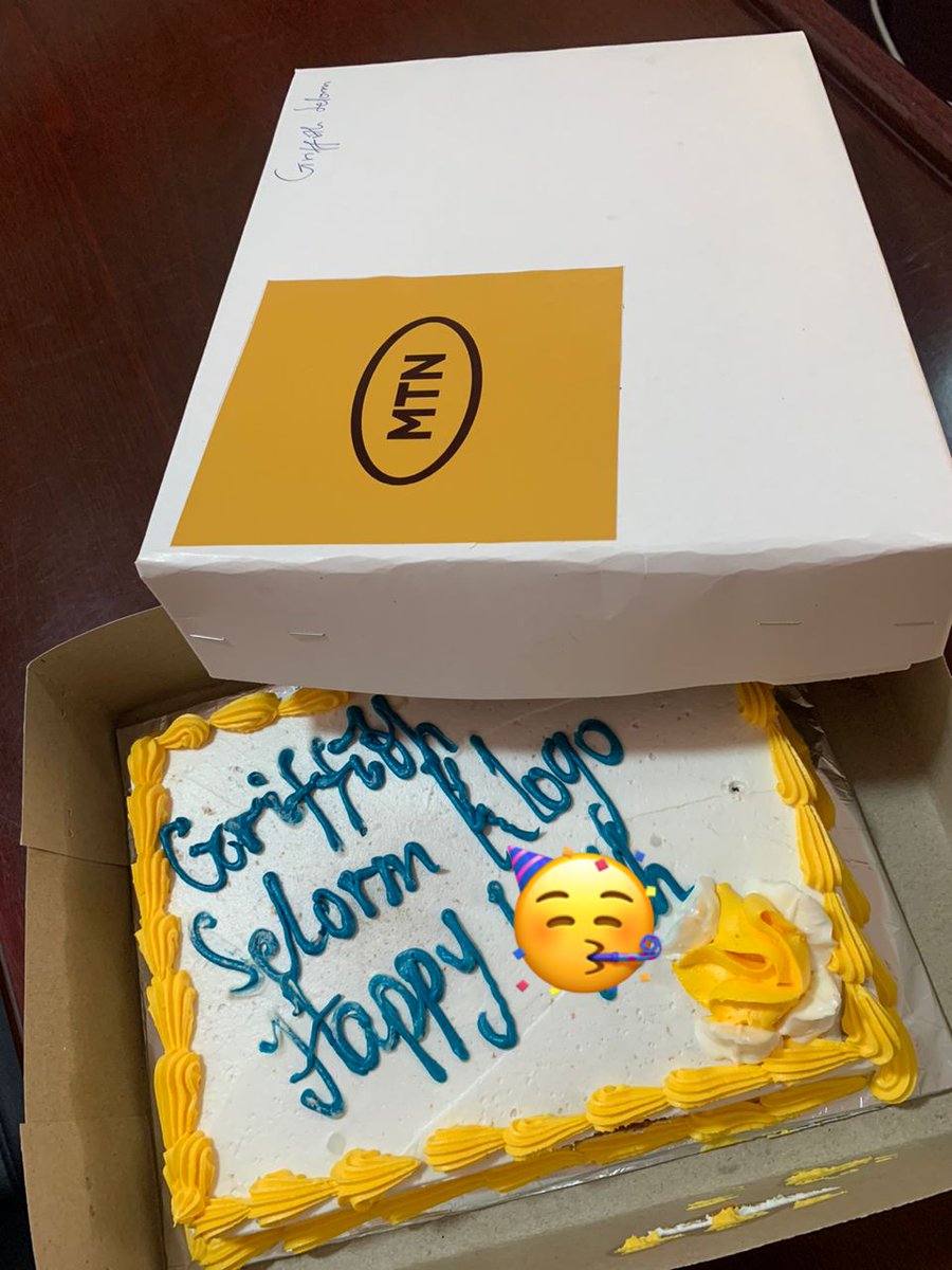 klogoselorm's tweet photo. Thanks @MTNGhana for the lovely cake...you truly dey for us...😍😘 https://t.co/aYUooOFvCe