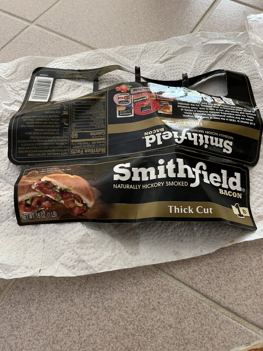 JaneGFla's tweet photo. @SmithfieldFoods Bought bacon today. Very disappointed that there is more fat than bacon. https://t.co/Wjg15l6UxG