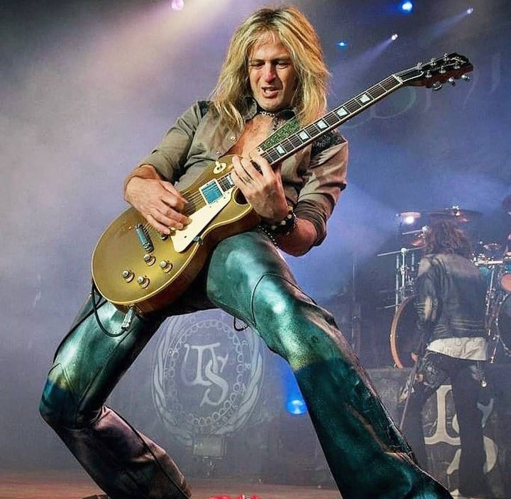 Happy Bday Doug Aldrich de las bandas Lion, Burning Rain, Hurricane, Bad Moon Rising, Whitesnake 