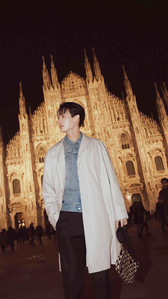 ptriaykh's tweet photo. Today is my snowball day🐰✨untuk wish nya just hope this year happiness always with u phi 🥺 https://t.co/9i4DuRQvwI