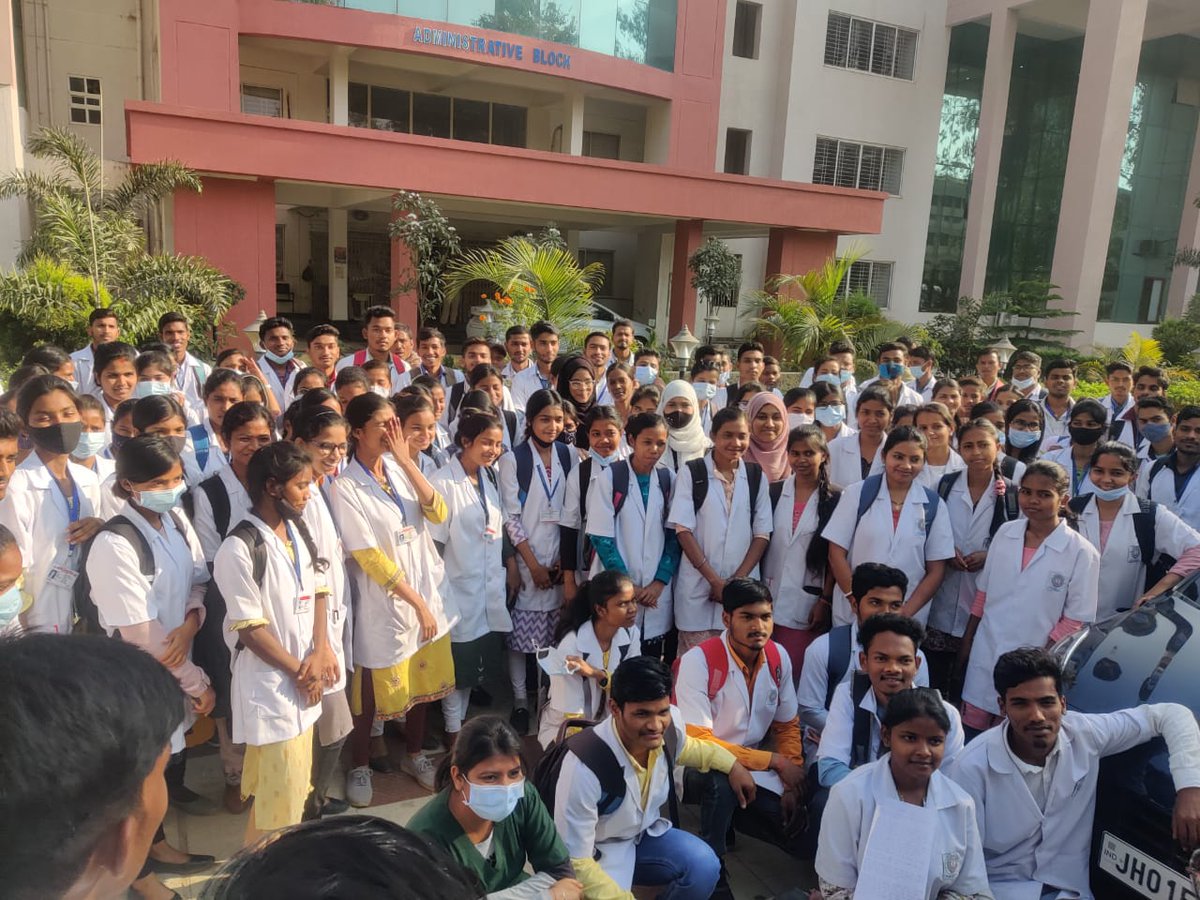 VipulKumarrana3's tweet photo. @PrernaTirkey28 @Ashutosh9905254 @BannaGupta76 @Rimsranchi #weWantHostel #weWantStipend #weWantSafety #ParamedicalStudents #RimsRanchi https://t.co/2reHr0trQZ
