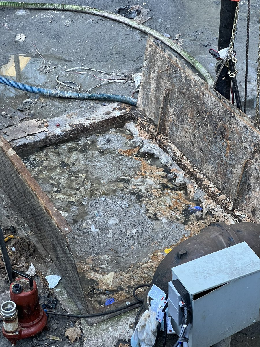 pointshootthink's tweet image. About the Watershed - DEP www1.nyc.gov/site/dep/envir…? via @nycgov
Why has this been left for so long and you have done nothing about it????
60-90 East 93rd BKYl and next to a school ps398 and residential area owned by William.R Lucas Reality with straight sewage exposed months.