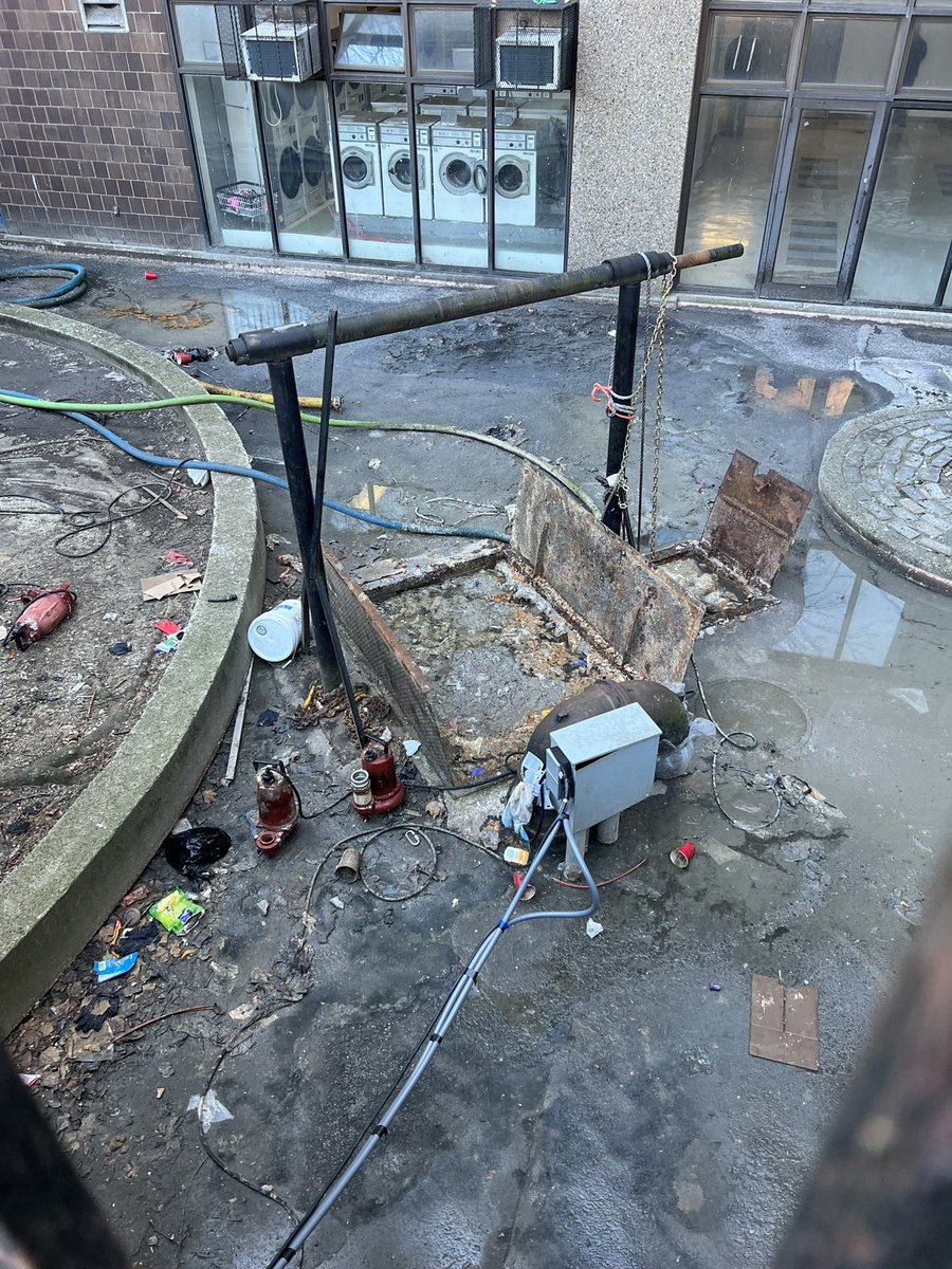 pointshootthink's tweet image. About the Watershed - DEP www1.nyc.gov/site/dep/envir…? via @nycgov
Why has this been left for so long and you have done nothing about it????
60-90 East 93rd BKYl and next to a school ps398 and residential area owned by William.R Lucas Reality with straight sewage exposed months.