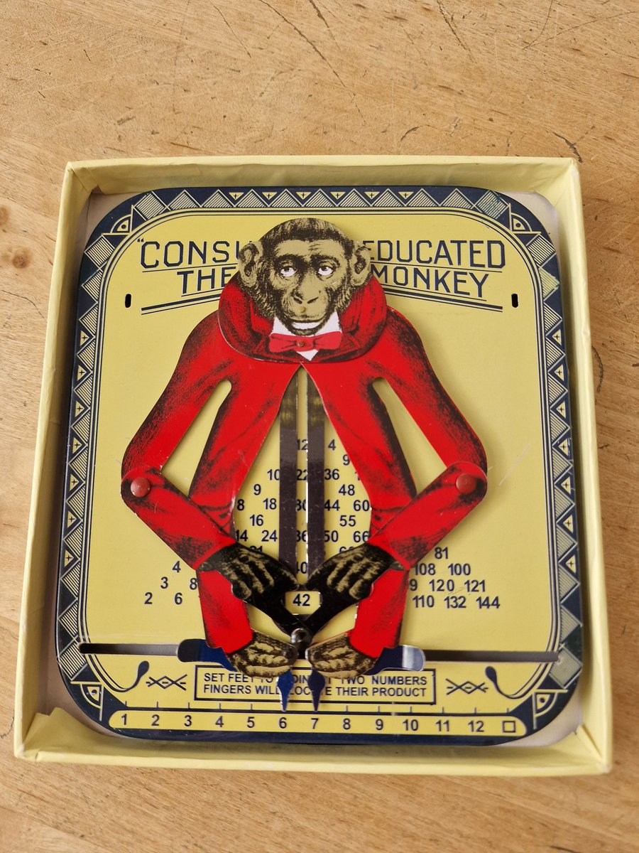 j0hnhaas's tweet photo. Aus meinem Archiv: Ein #Rechengerät zur #Multiplikation. "Consul, der gebildete #Affe", fand zu Beginn des 20. Jhdts. als Kinderspielzeug weite Verbreitung. 1916 patentiert wurde der #Rechenaffe ein Welterfolg. Mehr Informationen zu #Consul unter https://t.co/pcIIWyG1up https://t.co/bDbEw5hXjp