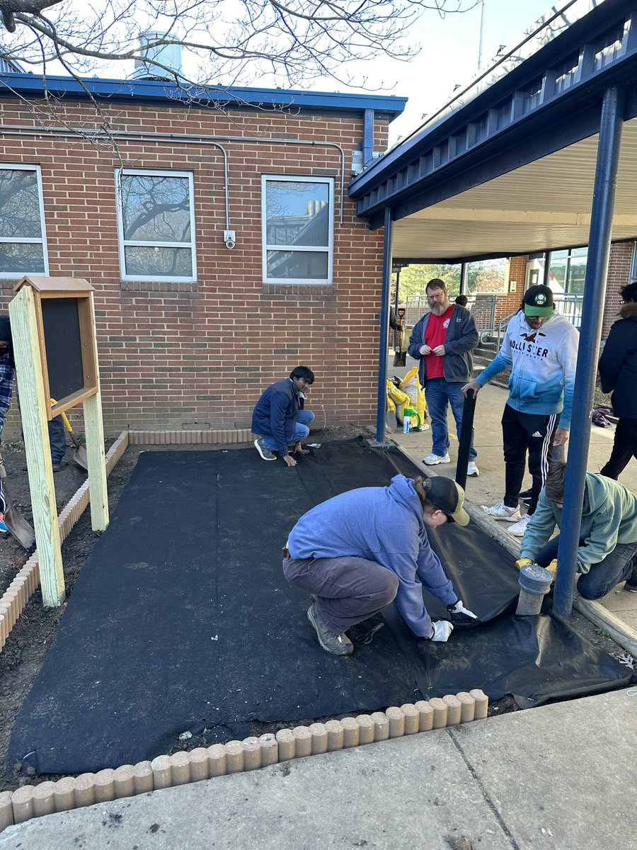 cbdfellows's tweet photo. We are so thankful and blown away by Aroonnan B (Deep Run senior). For his Eagle Scout project, he and his troop built two benches, a sign, and a sitting area for Pinchbeck students and staff to enjoy! https://t.co/O0UajWYw7j
