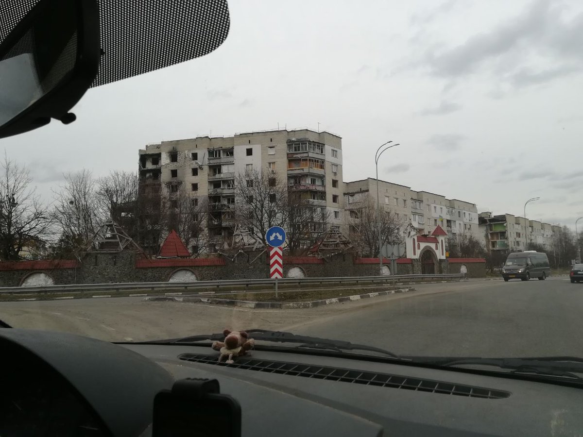 carsofhopewtal's tweet photo. #Ukraine: Heute sind wir mit jede Menge Spenden in #Kyiv angekommen. Es geht uns gut und wir wurden herzlich empfangen. Falls ihr uns bei unserer Arbeit unterstützen wollt, könnt ihr dass über die Kontoverbindung auf Bild 2 tun. #UkraineKrieg https://t.co/GDcO6c0WQJ