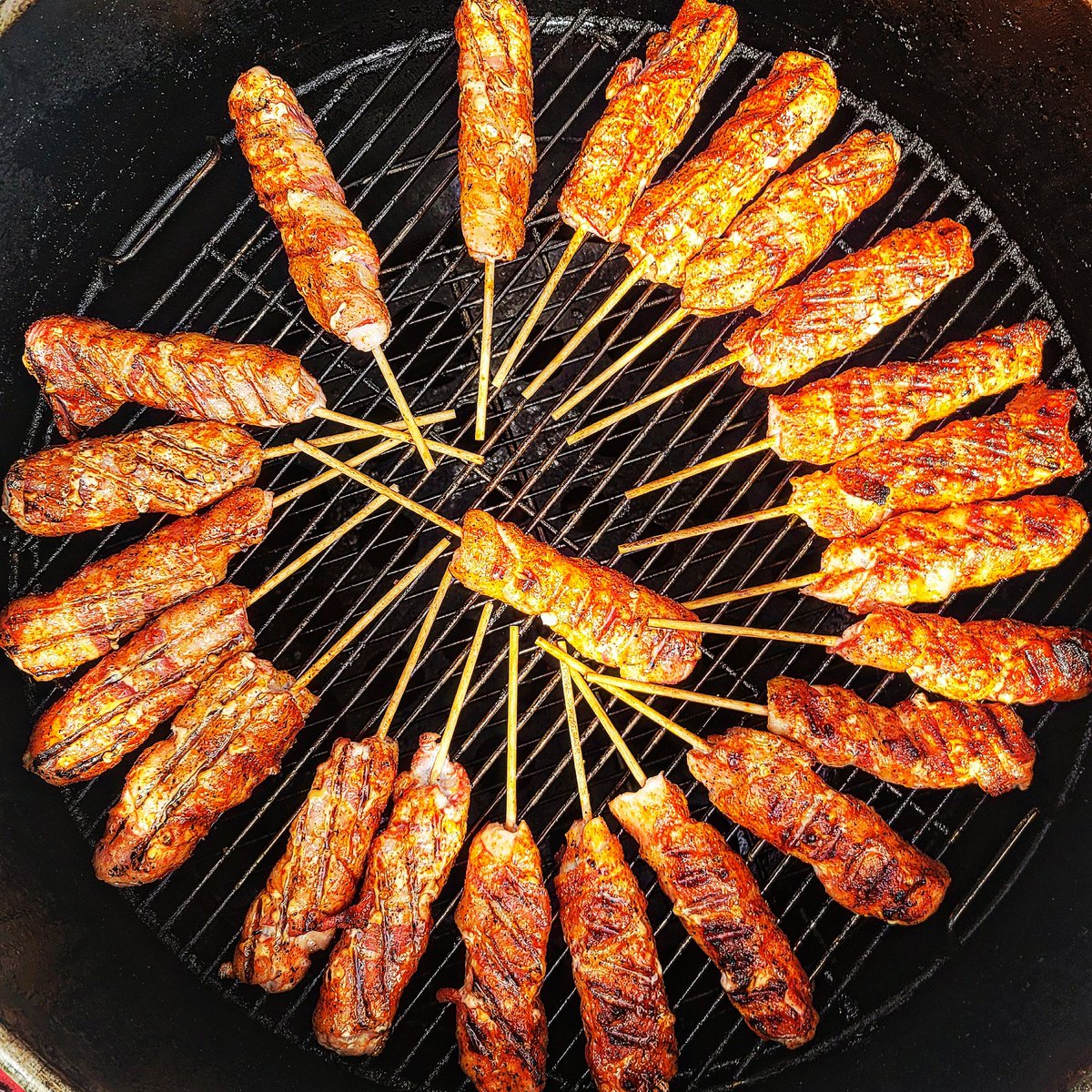 FergoliciousBBQ's tweet photo. Bacon wrapped @PrairieFresh Pork Tenderloin skewers are the perfect bite size snack!  

#RubSumLUV #proudsoulsbbqkc #teamproudsouls #proudsoulsbbqandprovisions #kcmo #kingdomofQ #kansascity #northland #prairiefresh #bacon #royaloakcharcoal #gatewaydrums #barbecue #bbq #bbqlife https://t.co/fpwdyYy7CO