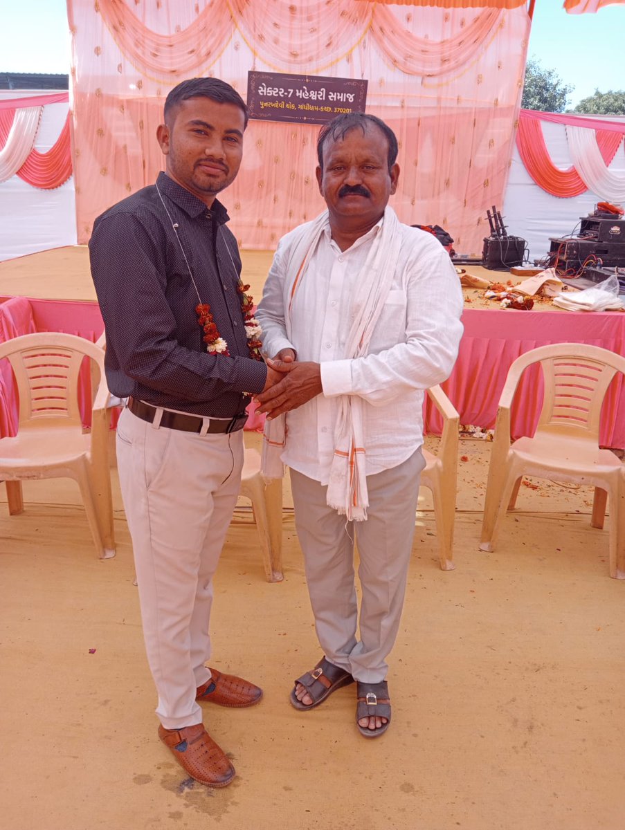 Arvind_Buchiya's tweet photo. પરમ પૂજ્ય શ્રી ધણીમાતંગ દેવ ની જન્મજયંતિ મહોત્સવ નિમિતે શ્રી સેક્ટર 7 ગાંધીધામ મહેશ્વરી સમાજ મધ્યે હાજરી આપી. #dhanimatangdev #janmjayanti #gandhidham #kutch https://t.co/ykHmjptOIQ