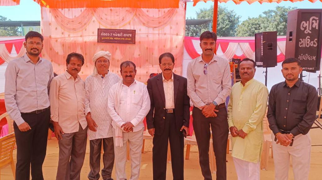 Arvind_Buchiya's tweet photo. પરમ પૂજ્ય શ્રી ધણીમાતંગ દેવ ની જન્મજયંતિ મહોત્સવ નિમિતે શ્રી સેક્ટર 7 ગાંધીધામ મહેશ્વરી સમાજ મધ્યે હાજરી આપી. #dhanimatangdev #janmjayanti #gandhidham #kutch https://t.co/ykHmjptOIQ