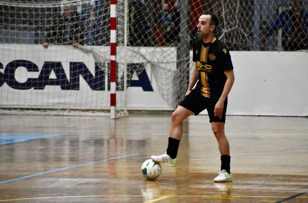 entorno5x5's tweet photo. 💥 🔄 FICHAJE / 1ª Regional 🔵🟡🔴 💥

🗞️ El jugador @pituelche 🇪🇦 es nuevo fichaje del @CFIntercity #CrevillentFutsal 🖤💛 para esta temporada (2022-23), procedente del @FSIrefrank ❤️🖤 de 2ªB 🇪🇦. ¡Mucha suerte al club y al jugador en su etapa juntos! 👏🏻

#Crevillent #Elche #5x5 https://t.co/MGWBacaac2