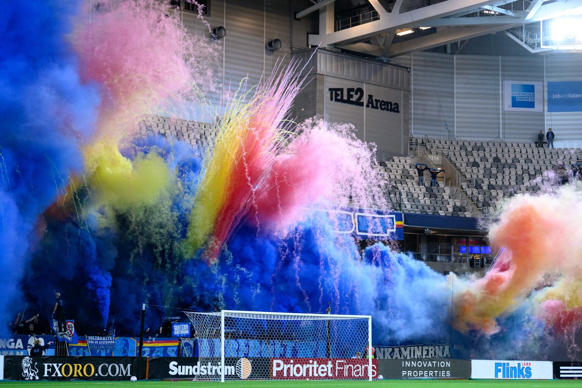 FotbollSthlm's tweet photo. Färgexplosion från Sofialäktaren. https://t.co/DQpiF2LgN9
